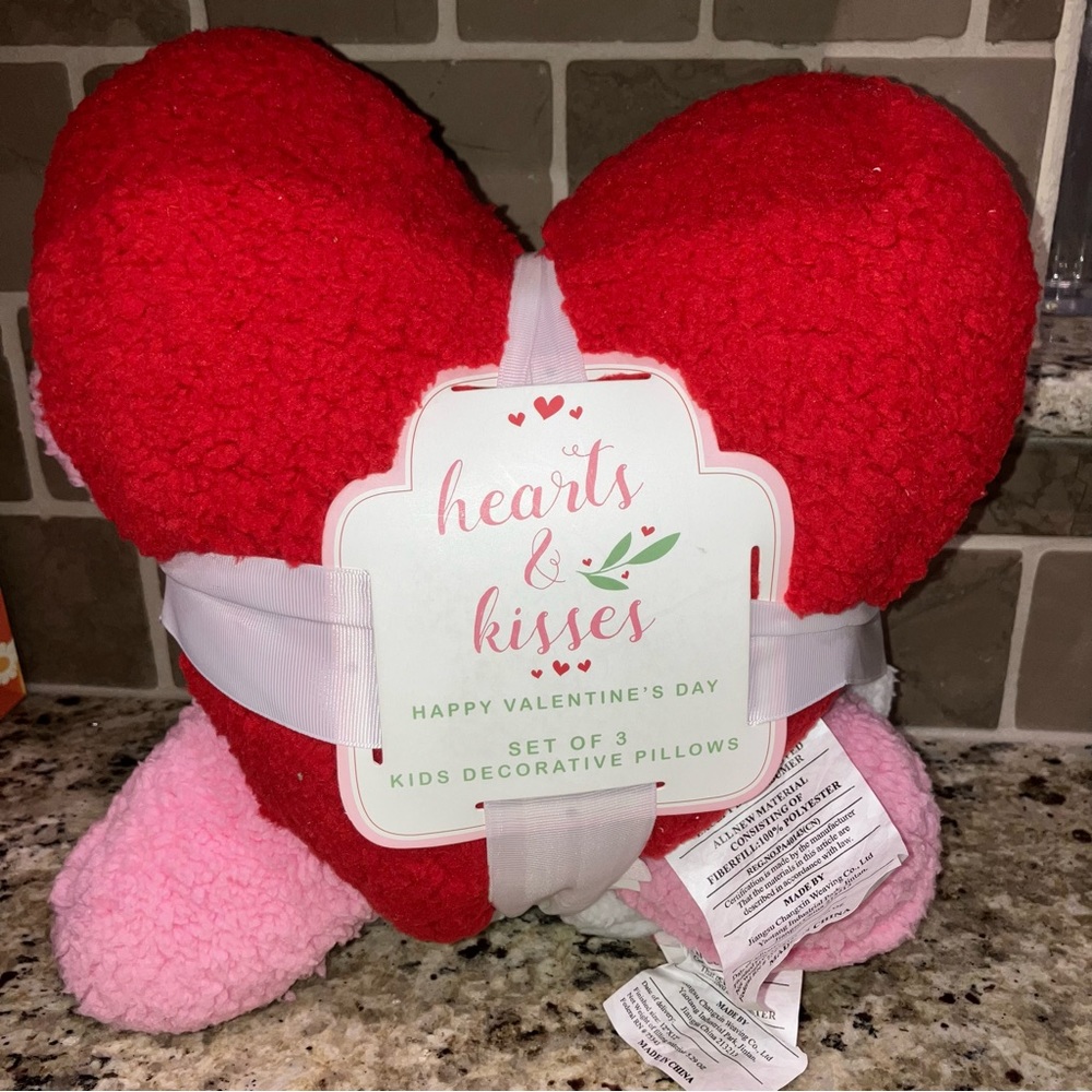 NEW Hearts and Kisses Valentine’s Day Decorative Pillows